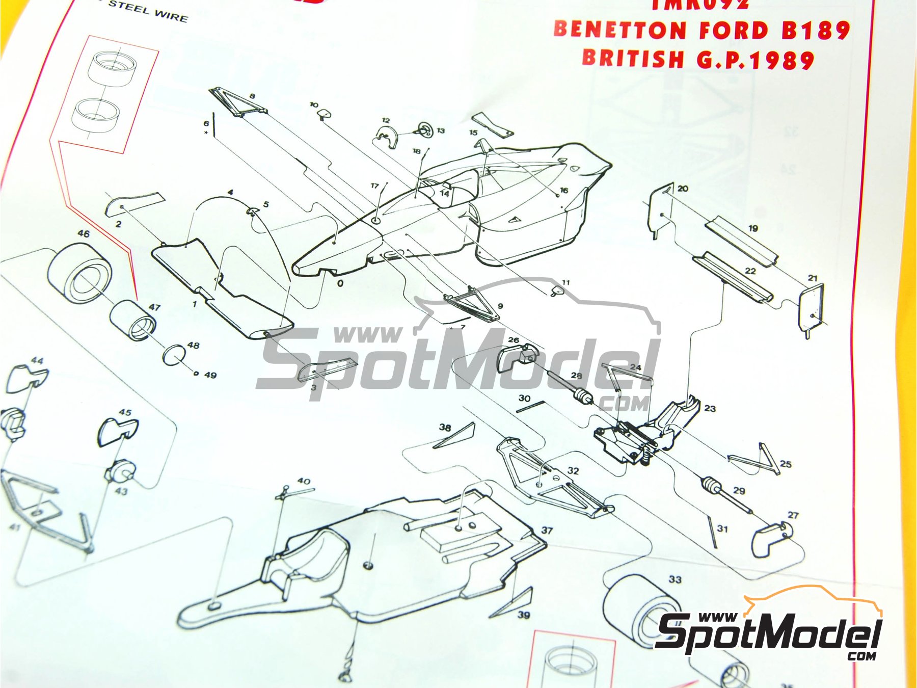 Tameo Kits TMK092: Car scale model kit 1/43 scale - Benetton